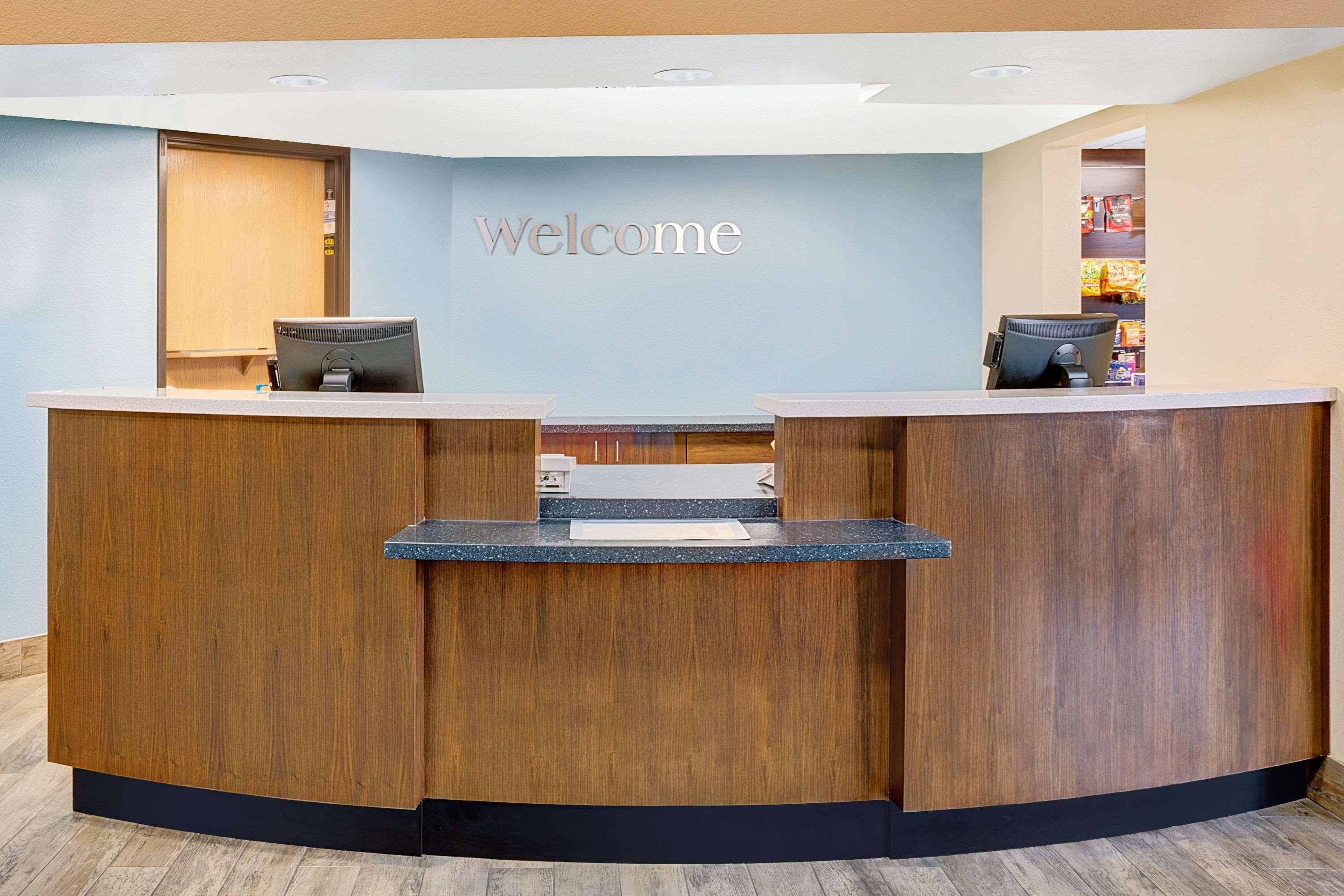 Hotel Days & By Wyndham Powell